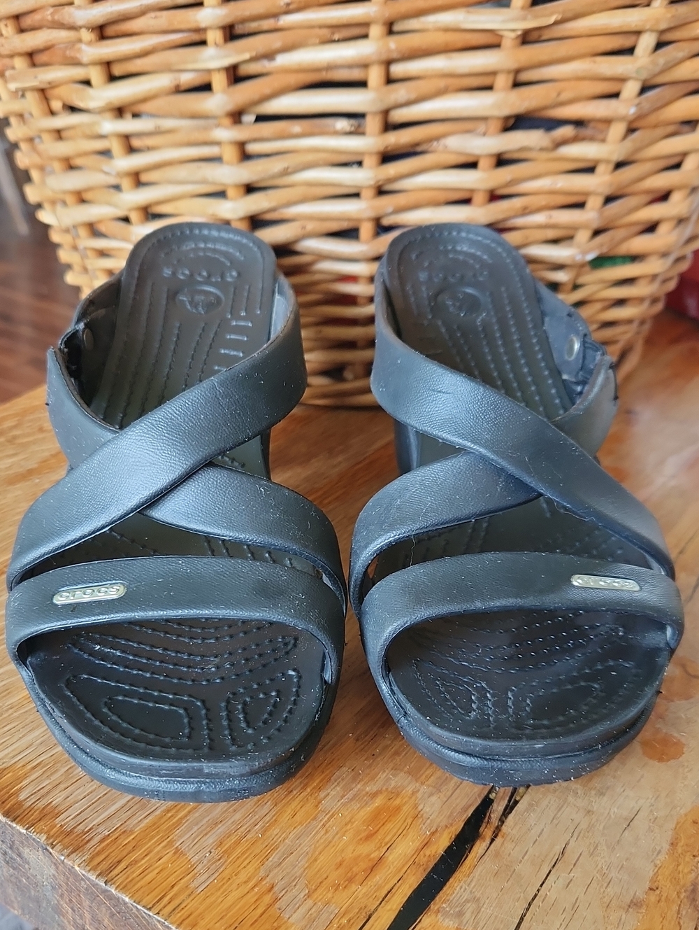 Crocs sz 9 Black Strappy Heel Sandals - Picture 2 of 14
